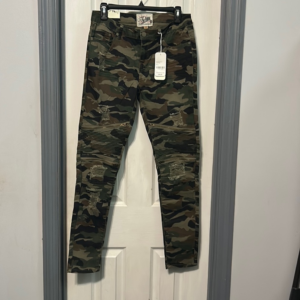 Soho Babe NWT Skinny Camo Distressed Jeans, Women's size 11